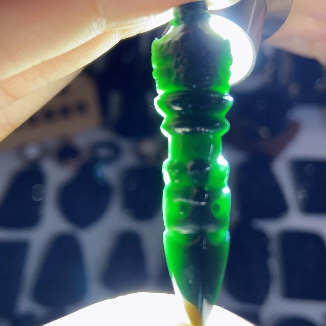 颈饰未镶嵌翡翠金钢杵