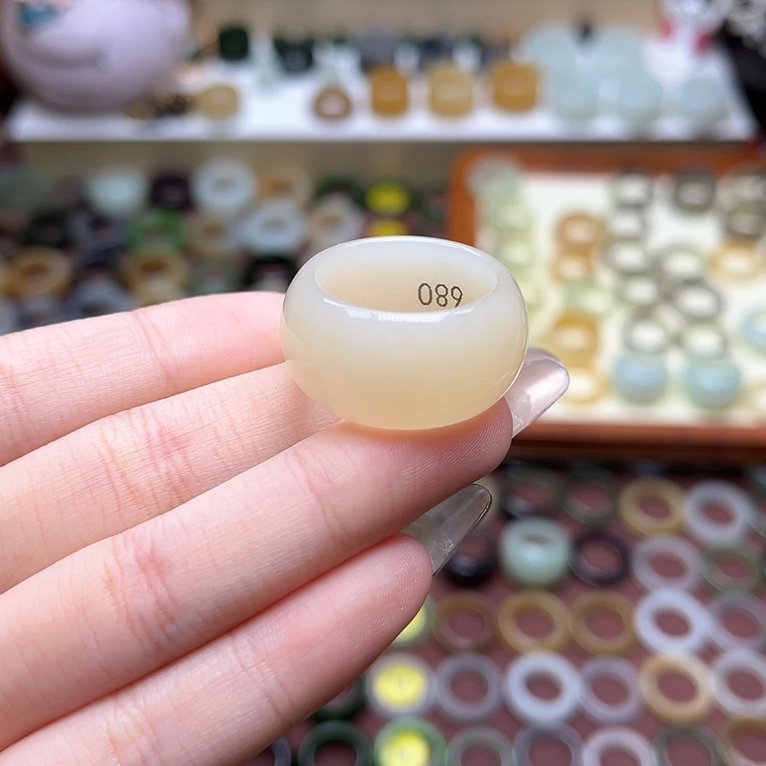 ****o和田玉未镶嵌戒指