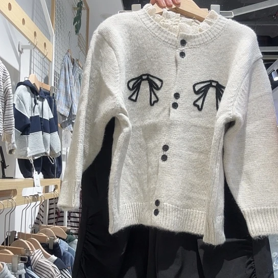 裤子130一条黑色毛衣130
