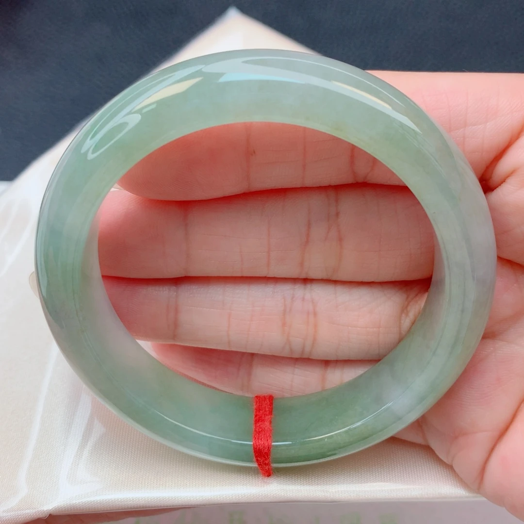 翡翠未镶嵌手镯55.7圈 飘湖水绿