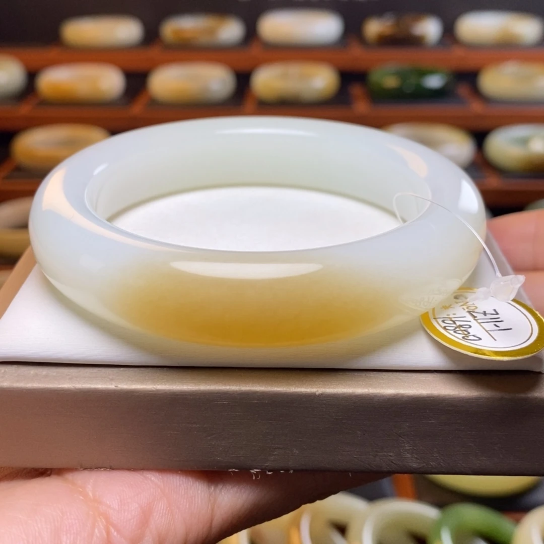 和田玉未镶嵌手镯60圈