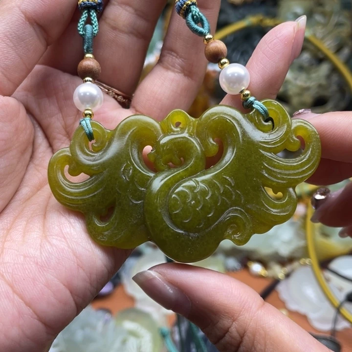 蛇纹石玉未镶嵌吊坠