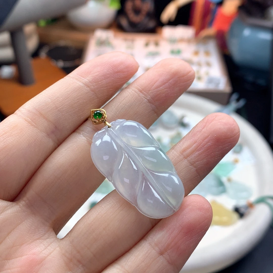 颈饰18K金镶嵌翡翠