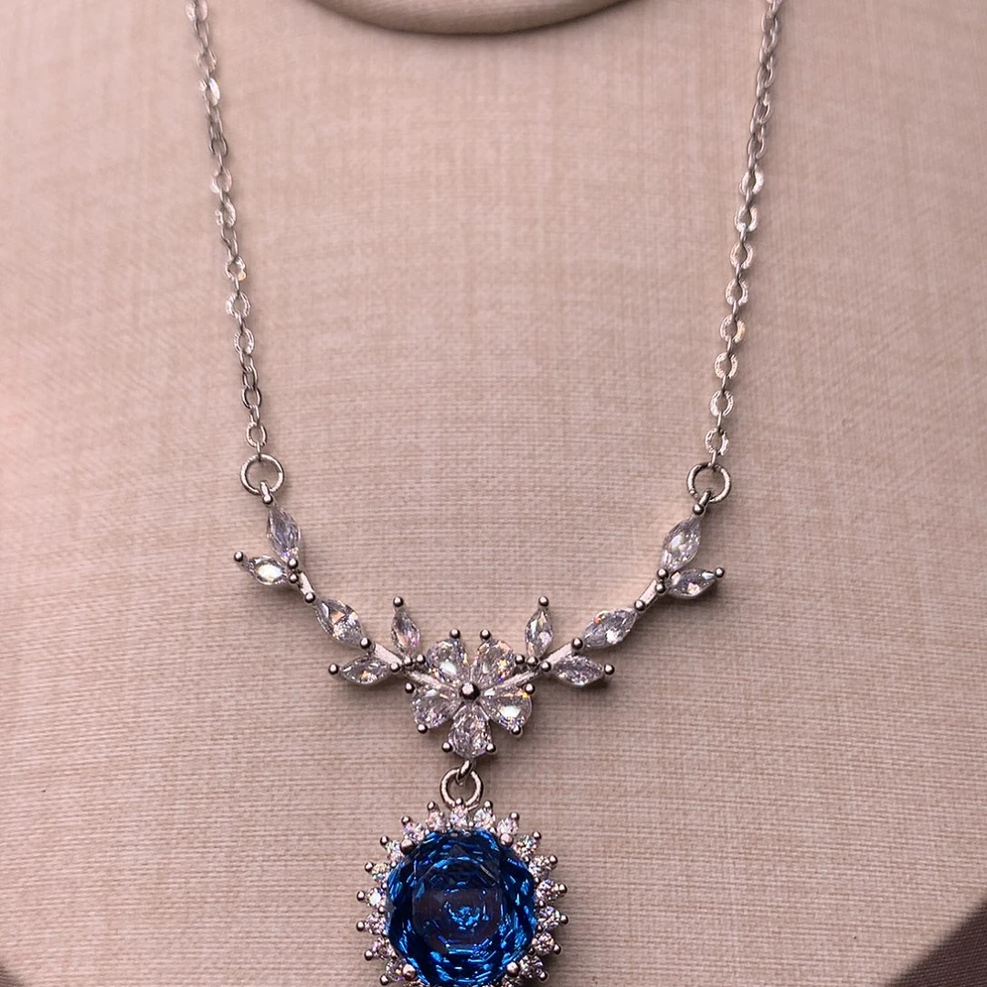 银S925镶嵌托帕石颈饰