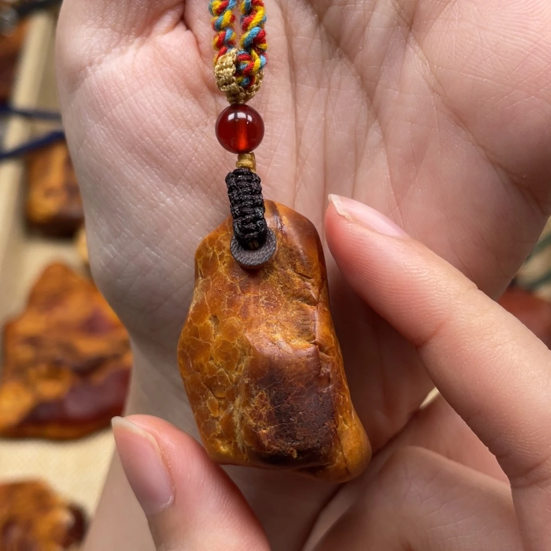 未镶嵌琥珀珠宝奇石