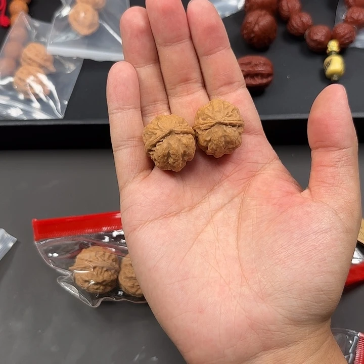 文玩核桃吊坠小荔枝