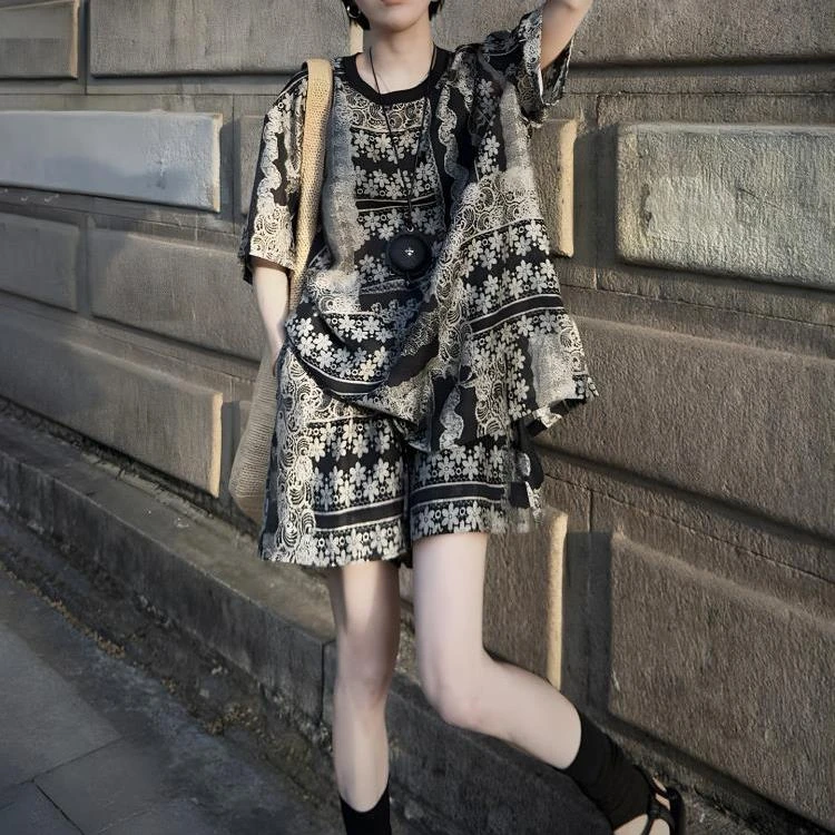 2025夏季新款女士高级感宽松印花短袖t恤休闲直筒短裤两件套装潮