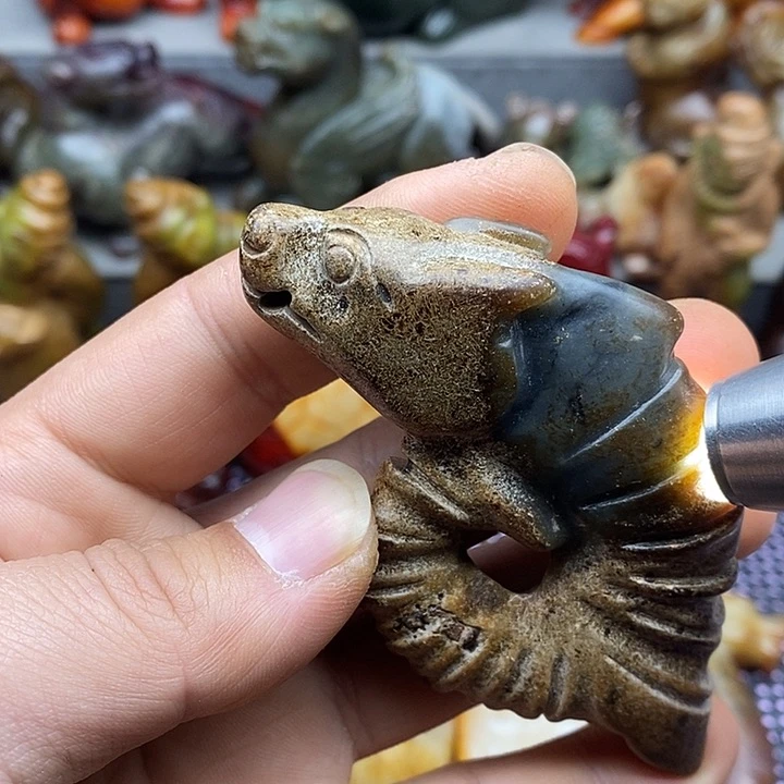 未镶嵌蛇纹石玉颈饰