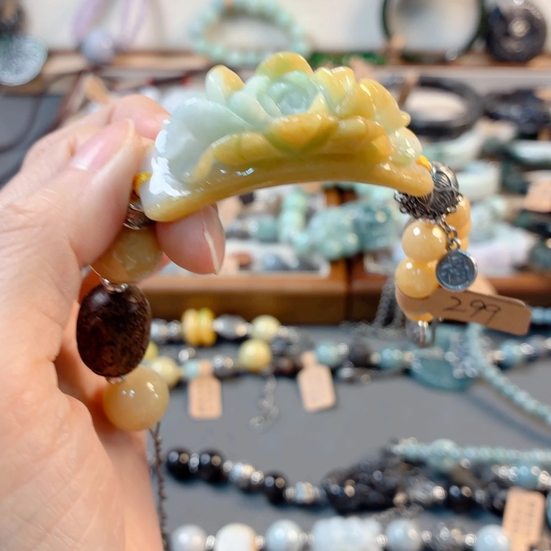 梨***诗翡翠未镶嵌颈饰手串