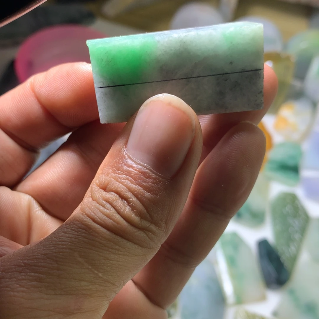【闪购商品】定制翡翠未镶嵌天然翡翠原石吊坠