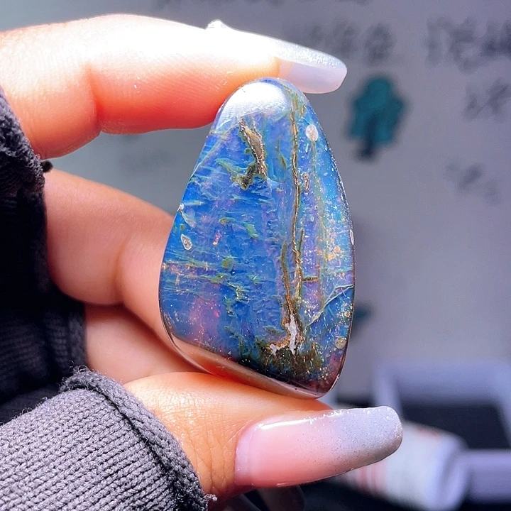 琥珀裸石未镶嵌？