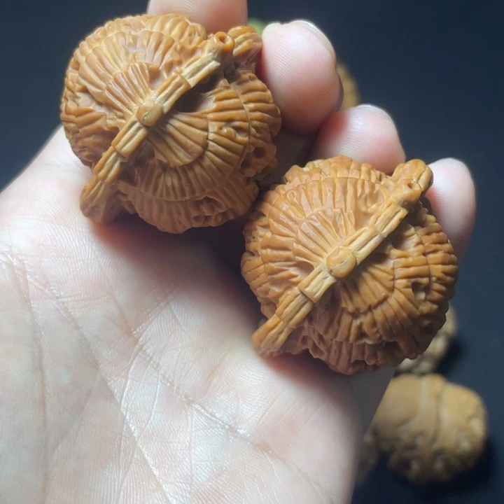 文玩核桃把件宫灯把把壶