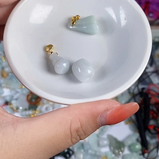 翡翠未镶嵌颈饰天然翡翠拍一发三