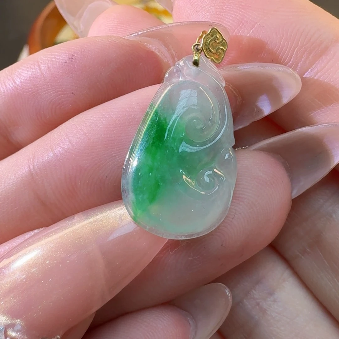 翡翠颈饰18K金镶嵌吊坠