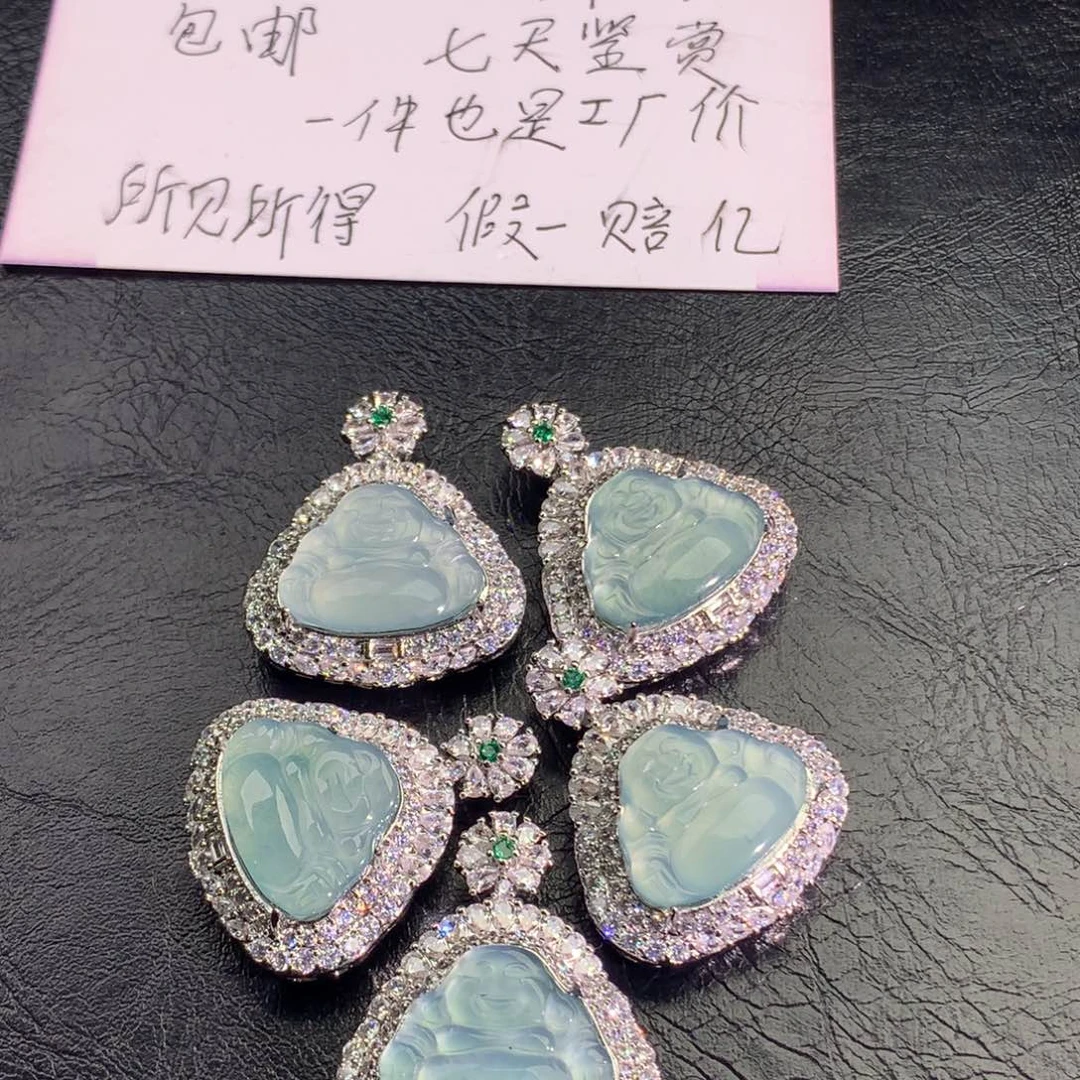 翡翠颈饰未镶嵌佛公
