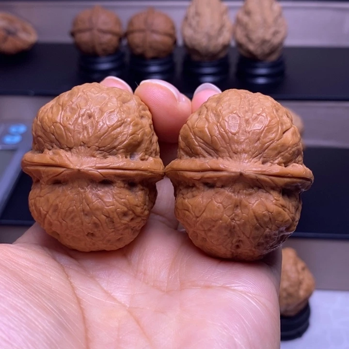 文玩核桃把件粗筋玉罗汉71