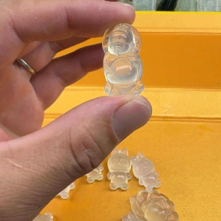 王***忠蛇纹石玉未镶嵌颈饰