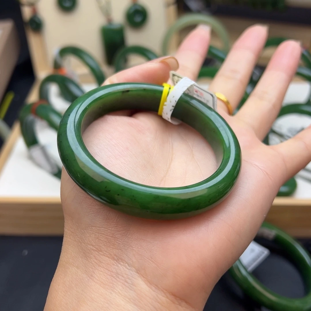 和田玉（碧玉）未镶嵌手镯