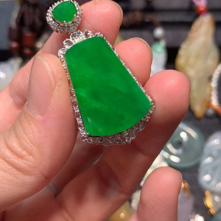 【闪购商品】颈饰18K金镶嵌翡翠翡翠