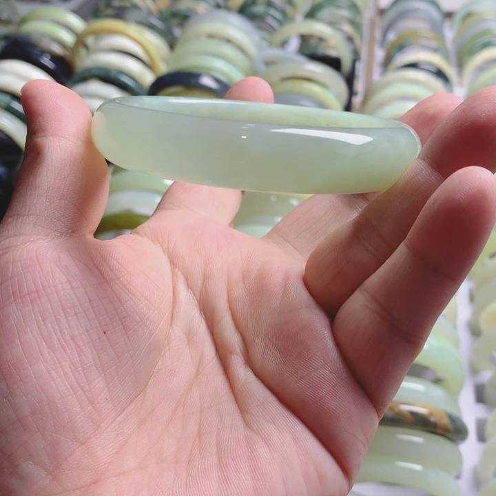 知***信蛇纹石玉未镶嵌手镯