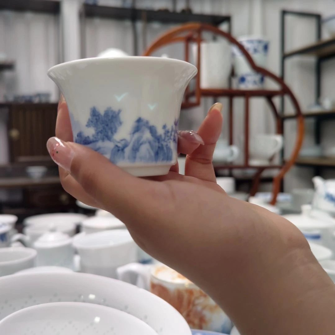 瓷手绘山光水色茶托一个