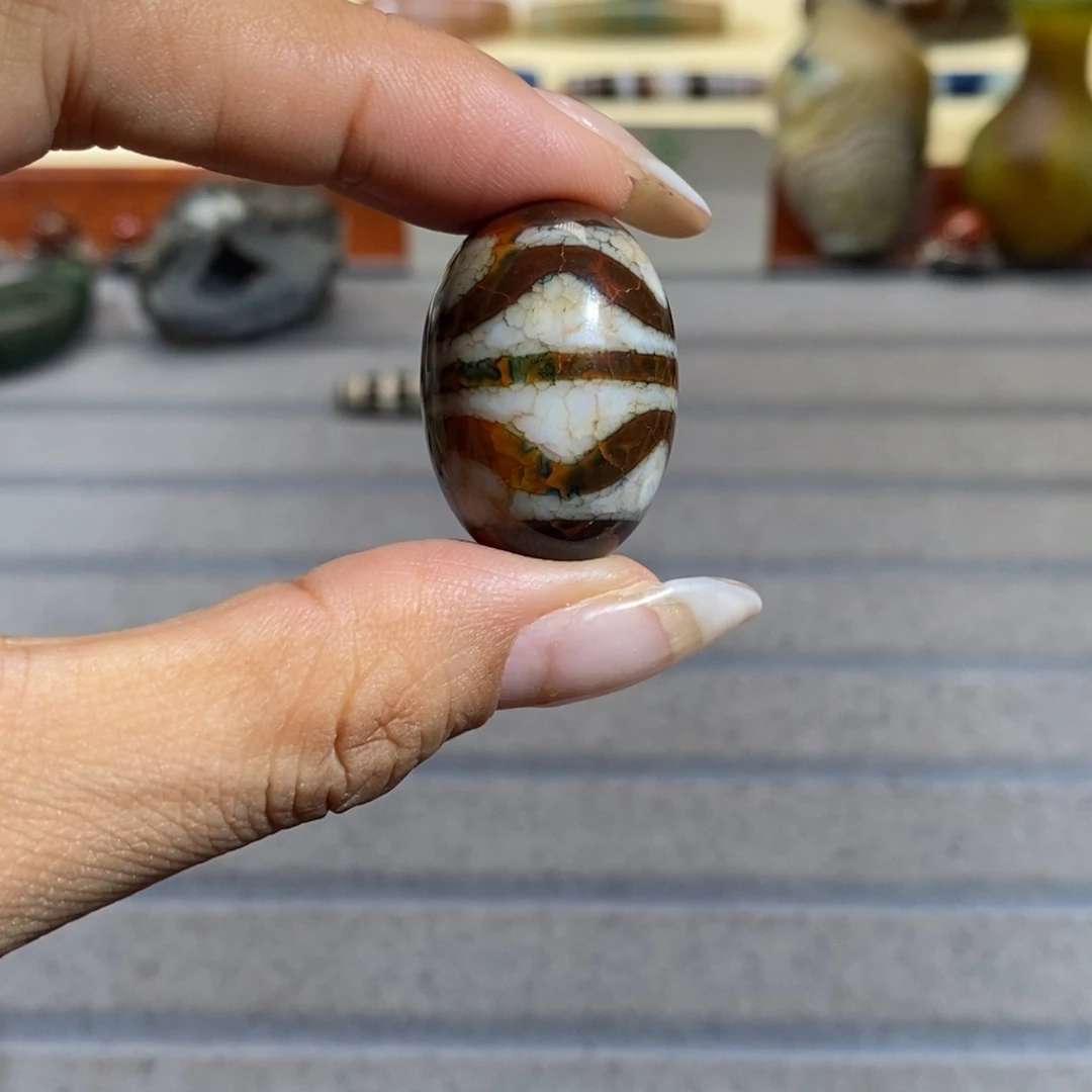 江***路玛瑙/玉髓颈饰合金