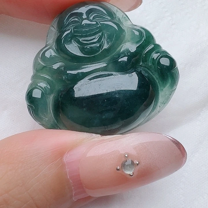 翡翠未镶嵌颈饰多样性发其一