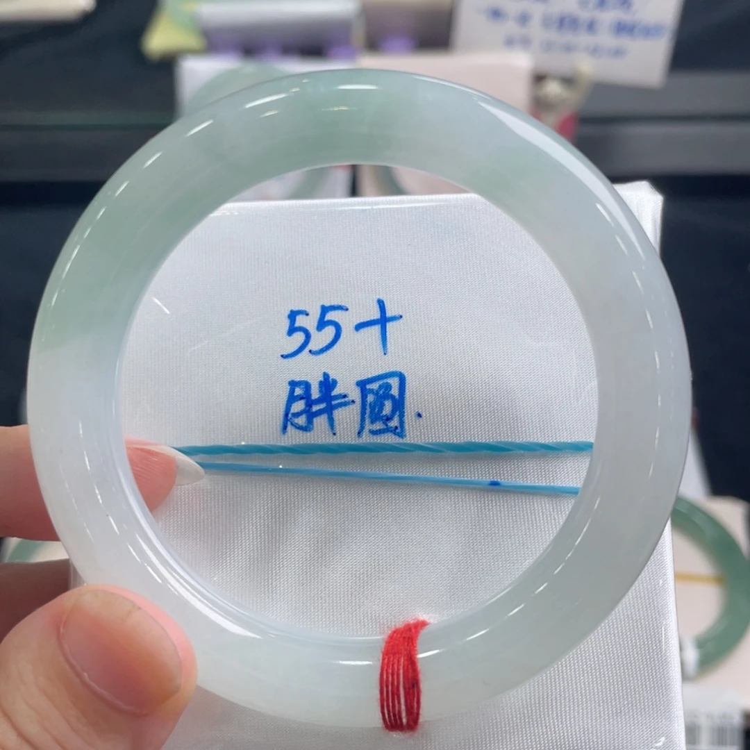 翡翠手镯未镶嵌翡翠手镯