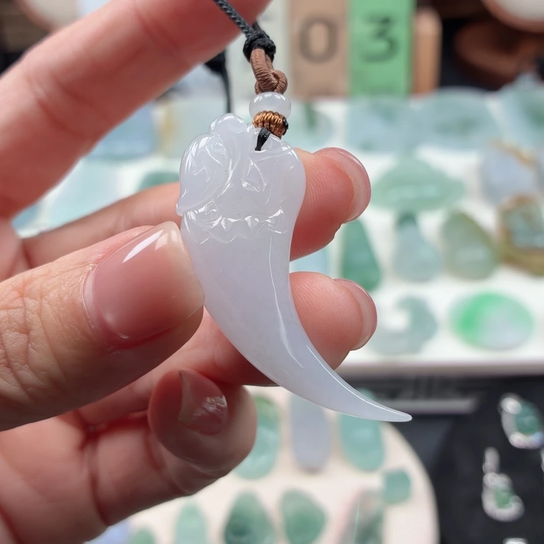 旺***牛翡翠未镶嵌颈饰天然A货翡翠