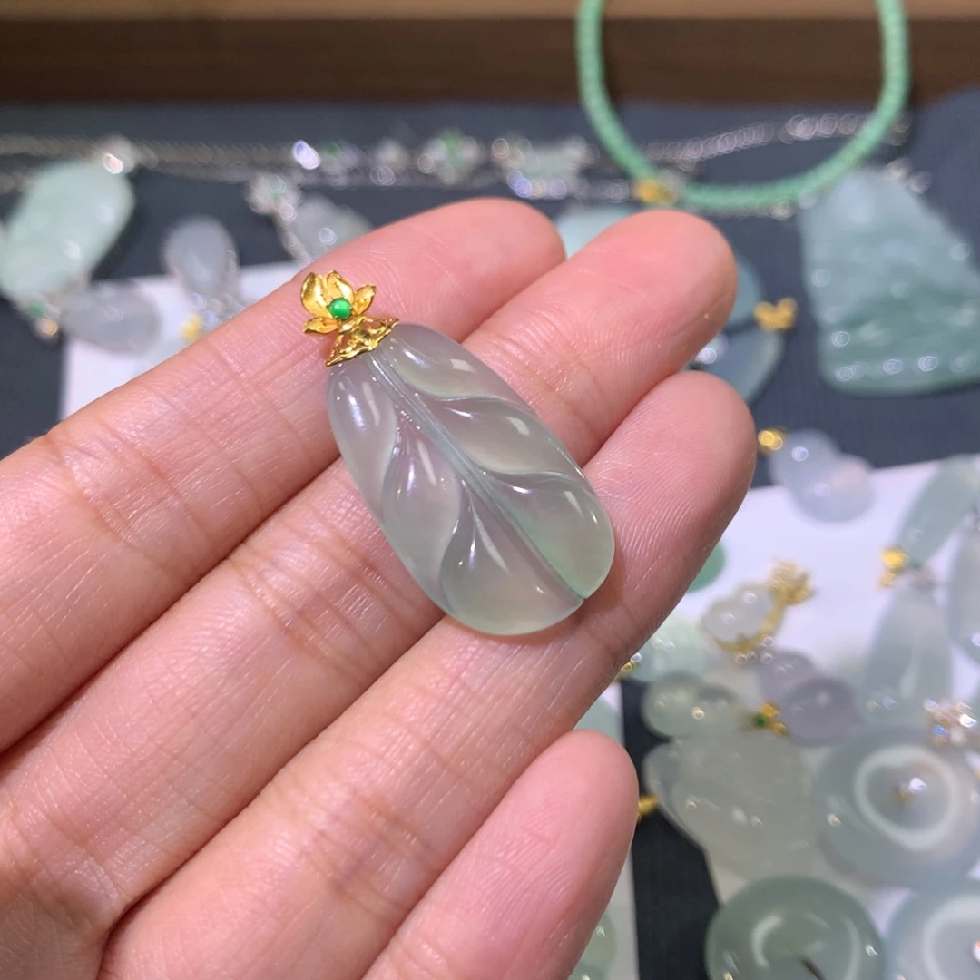 翡翠18K金镶嵌颈饰