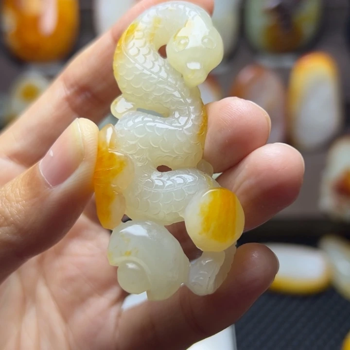 和田玉未镶嵌颈饰