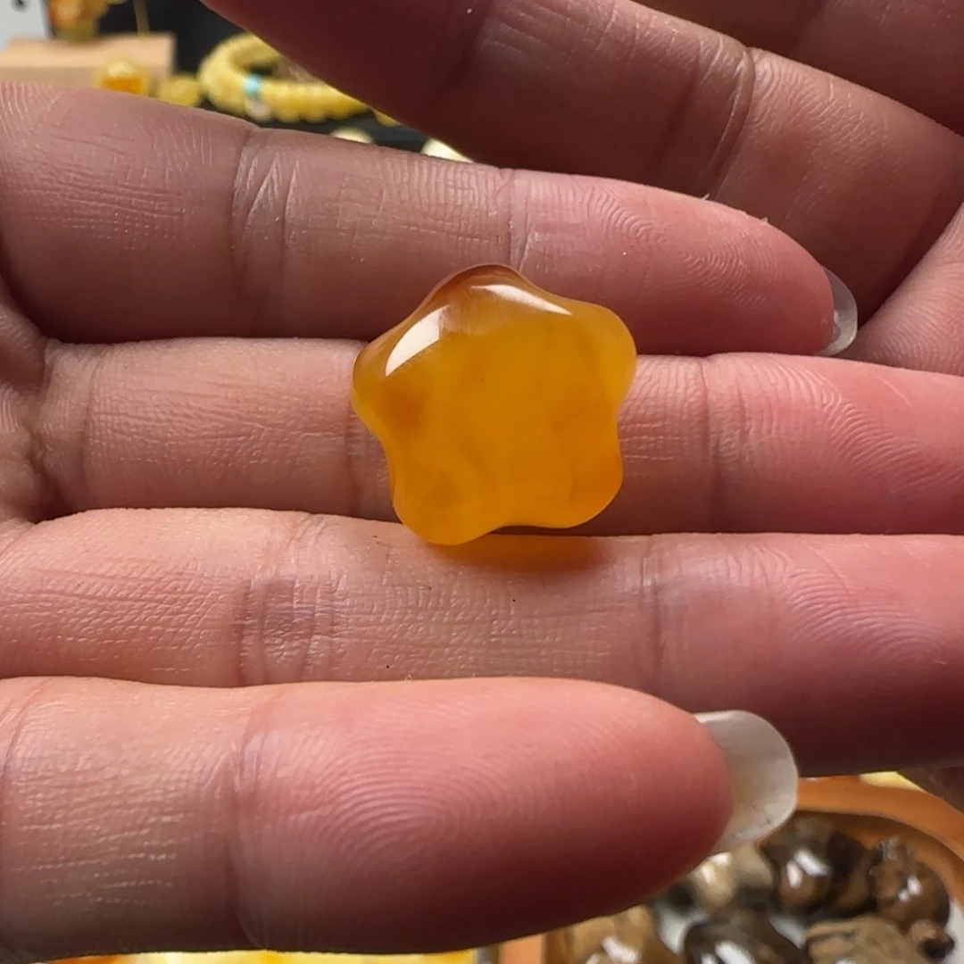 蜜蜡未镶嵌颈饰蜜蜡俏色鸡油黄星星（打孔不退换）