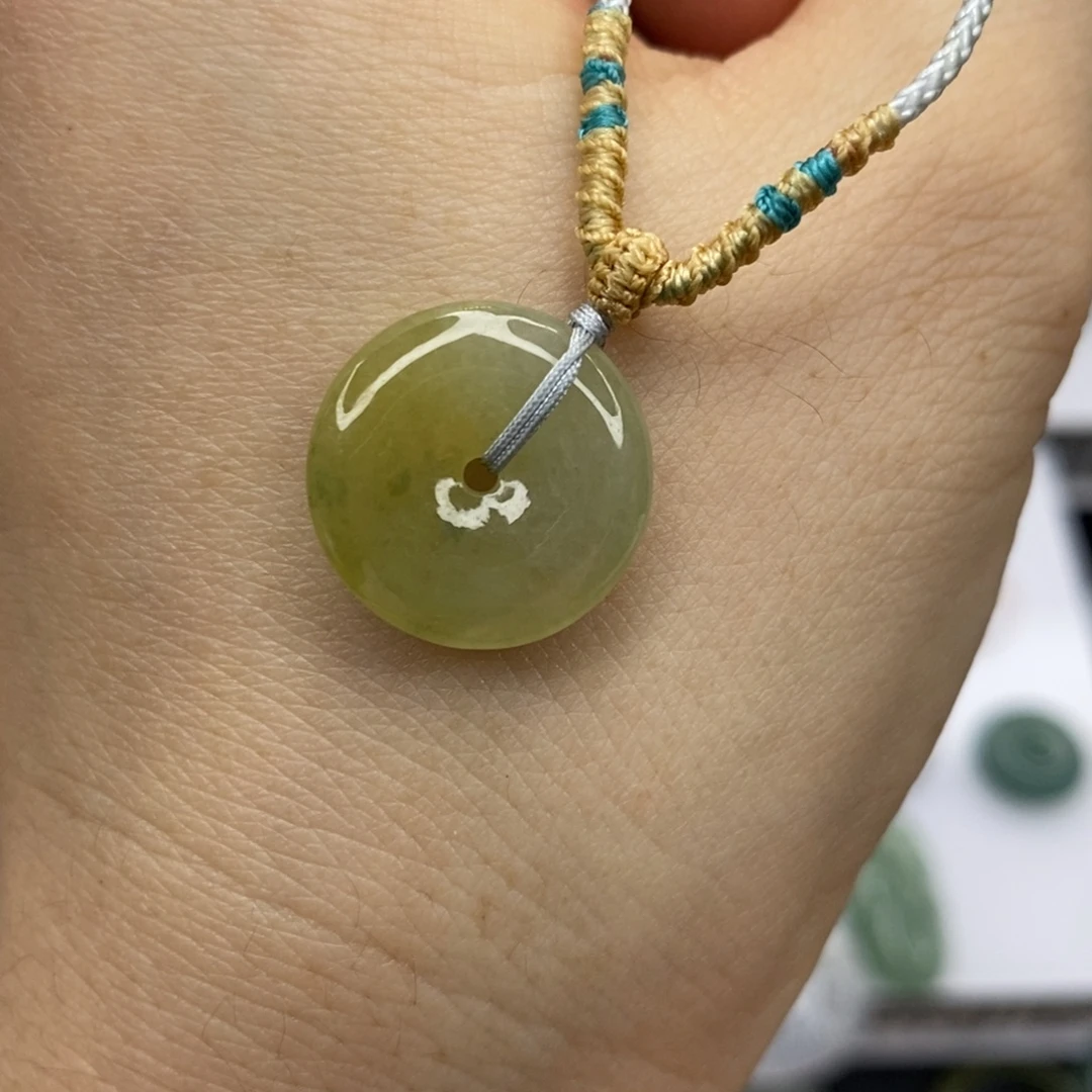 翡翠未镶嵌颈饰平安扣