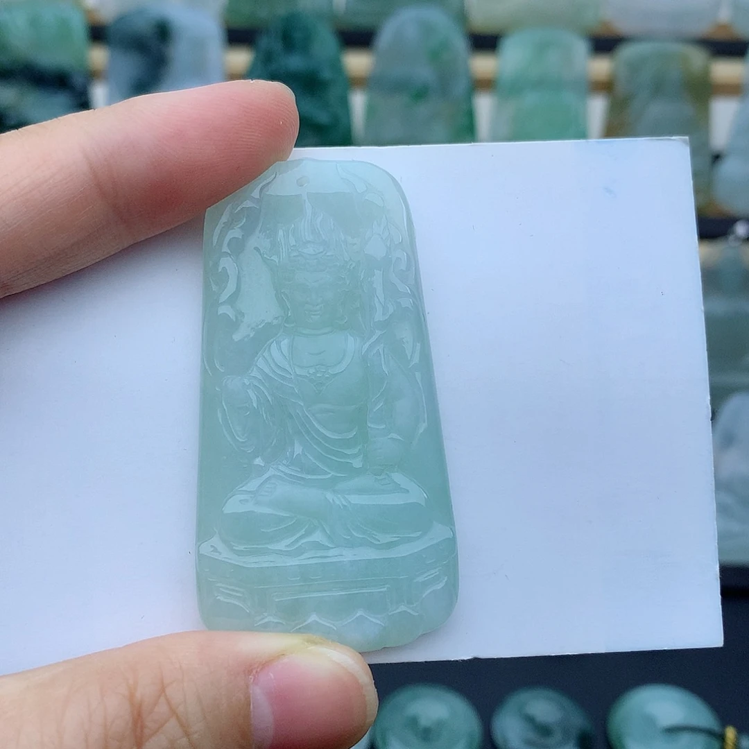 翡翠未镶嵌颈饰不动明王