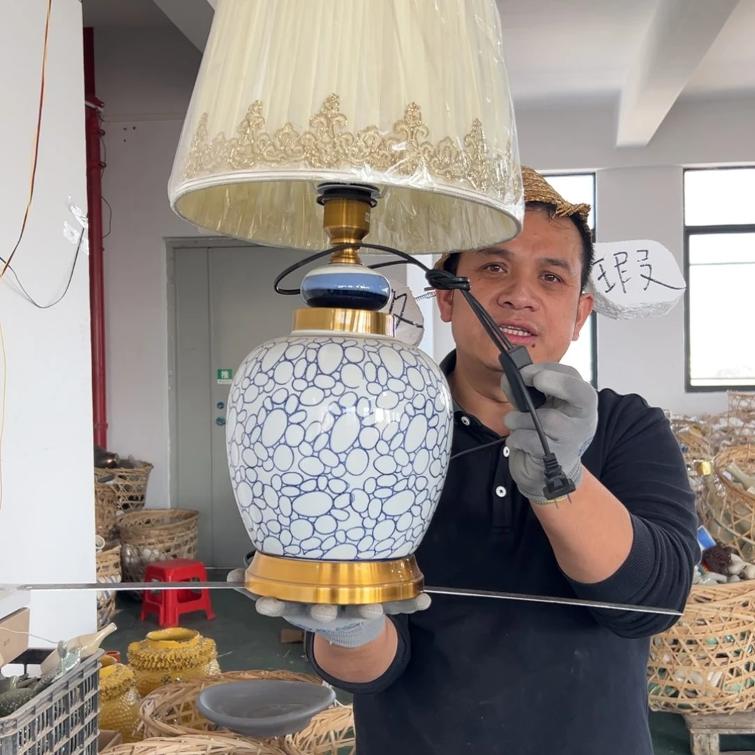 摆件69 号高中低温陶瓷瓶（部分微瑕）