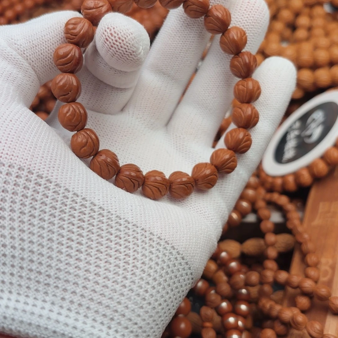 桃核吊坠玉龙脊手串