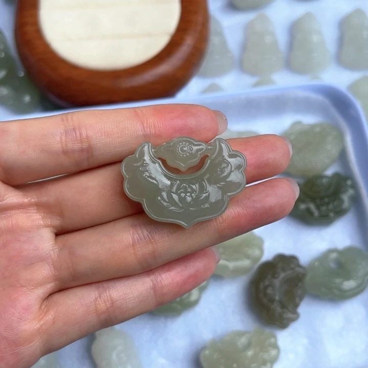 颈饰未镶嵌和田玉