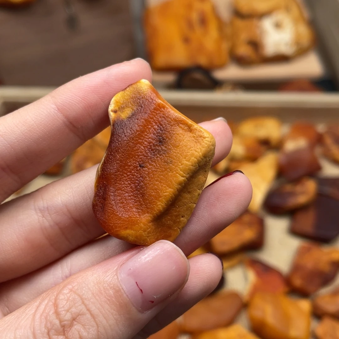 琥珀未镶嵌珠宝奇石