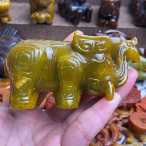 蛇纹石玉未镶嵌颈饰