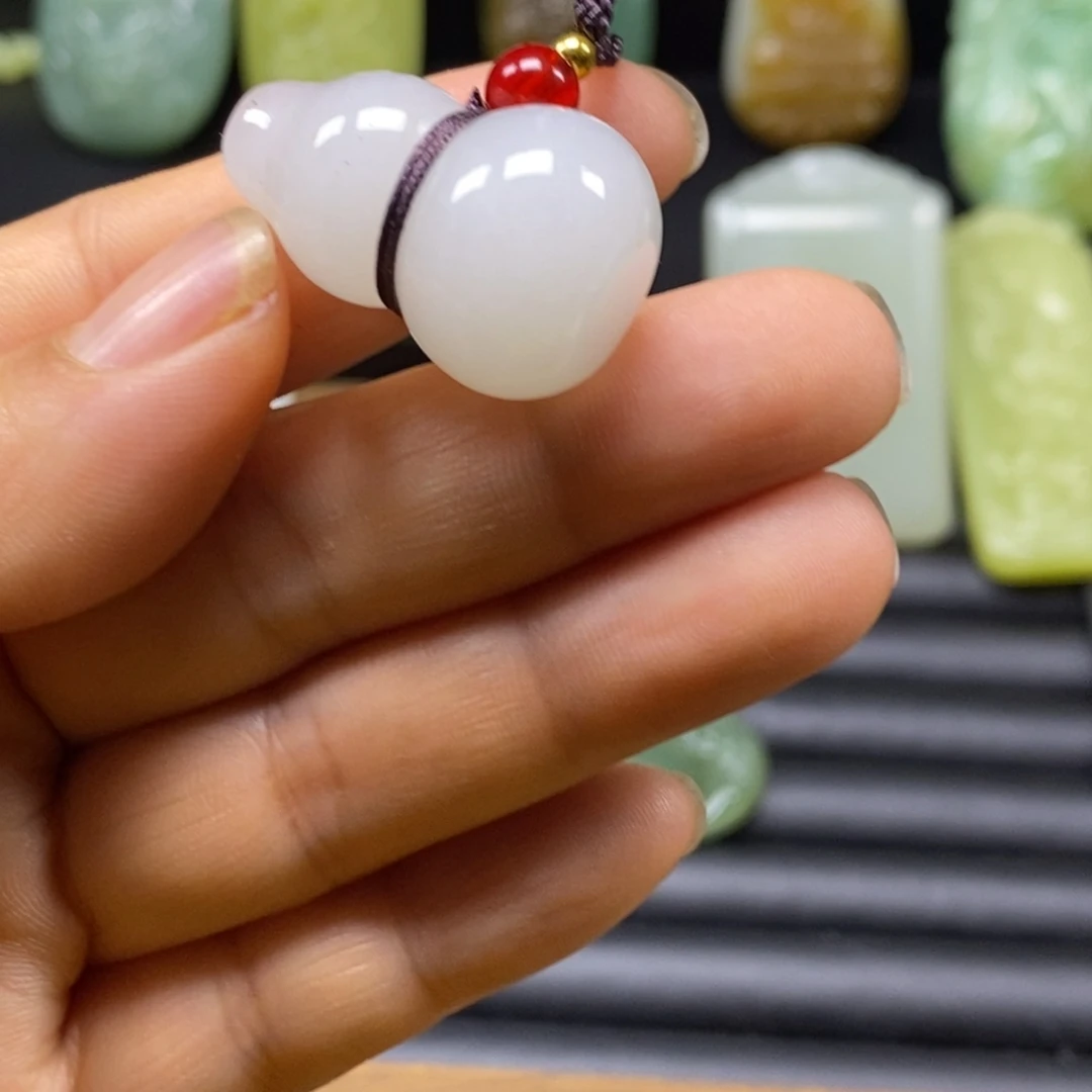 石英岩玉未镶嵌颈饰