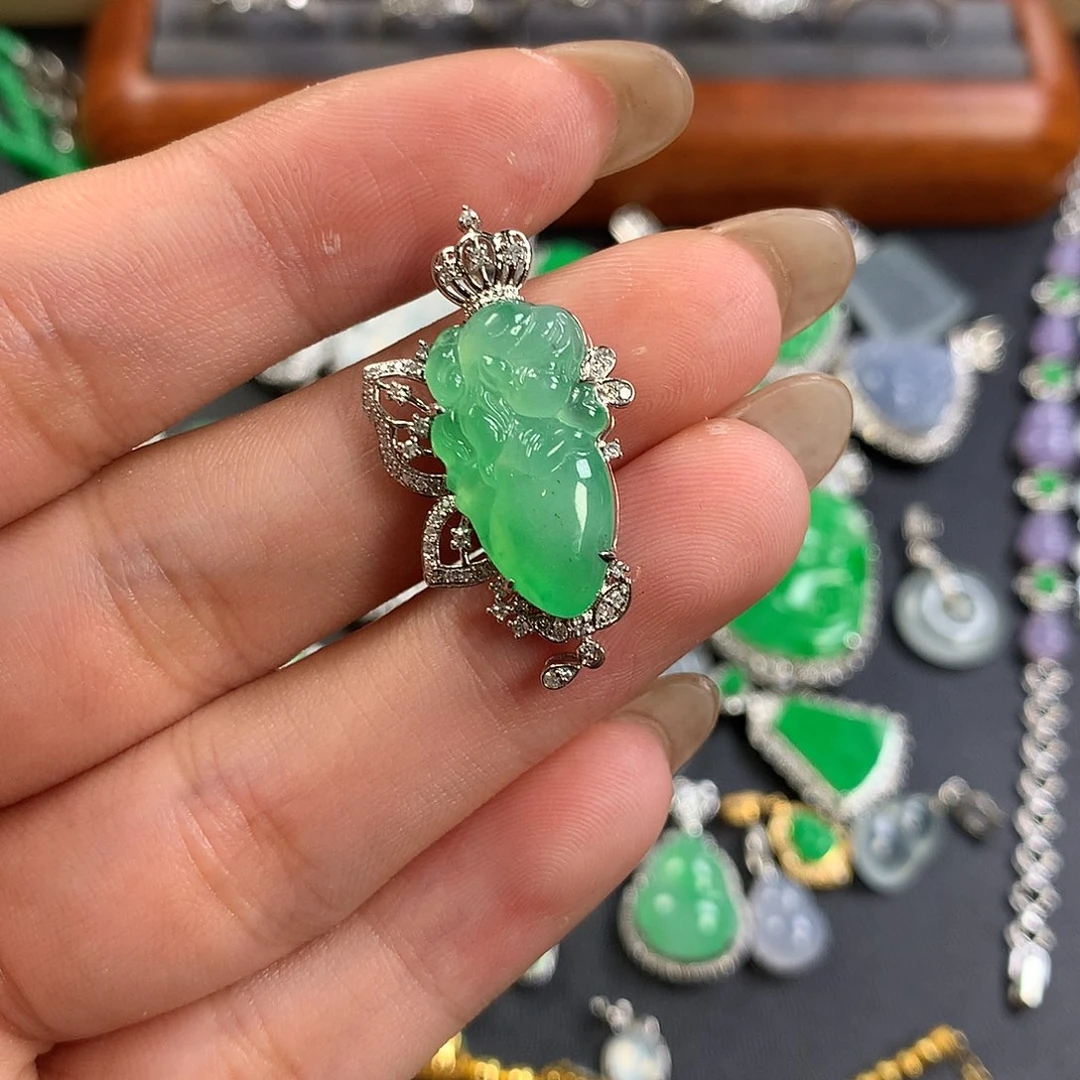 翡翠18K金镶嵌颈饰