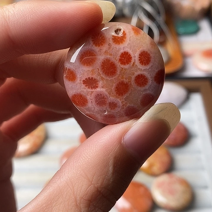 S***硅化玉未镶嵌颈饰