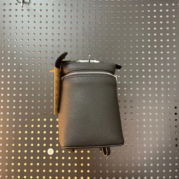 维尼纳克小箱包单肩女士简约百搭黑色款