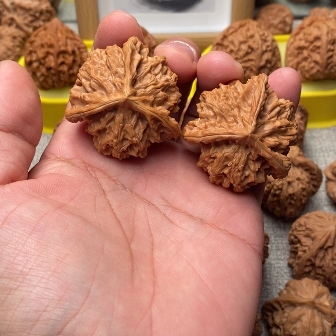 光***张文玩核桃吊坠盘山三棱44