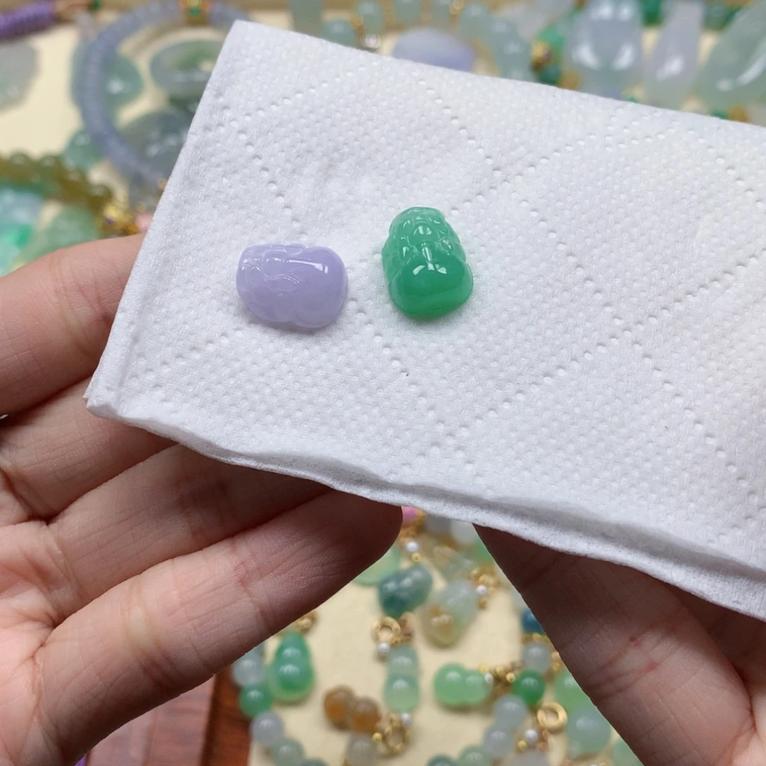 橙***C翡翠未镶嵌颈饰是