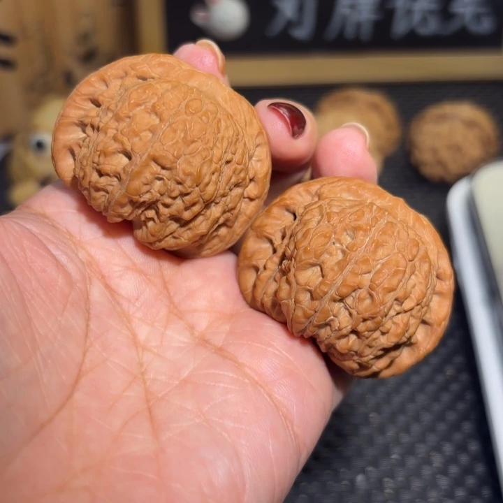 吊坠文玩核桃42血麒麟狮子头一对核桃