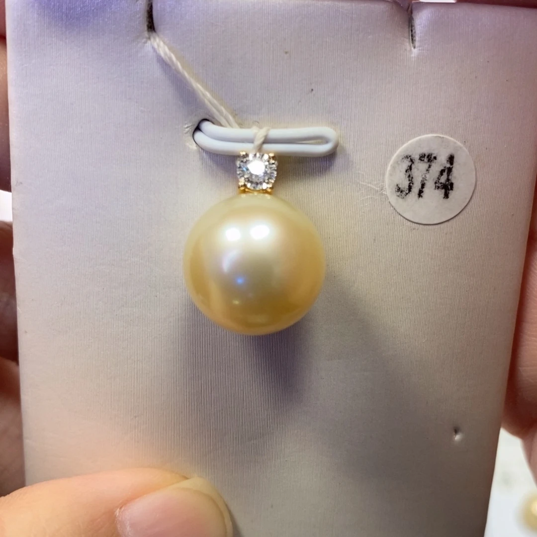 18K金镶嵌海水珍珠吊坠(不含链)浅金正圆无瑕极强光13-14mm