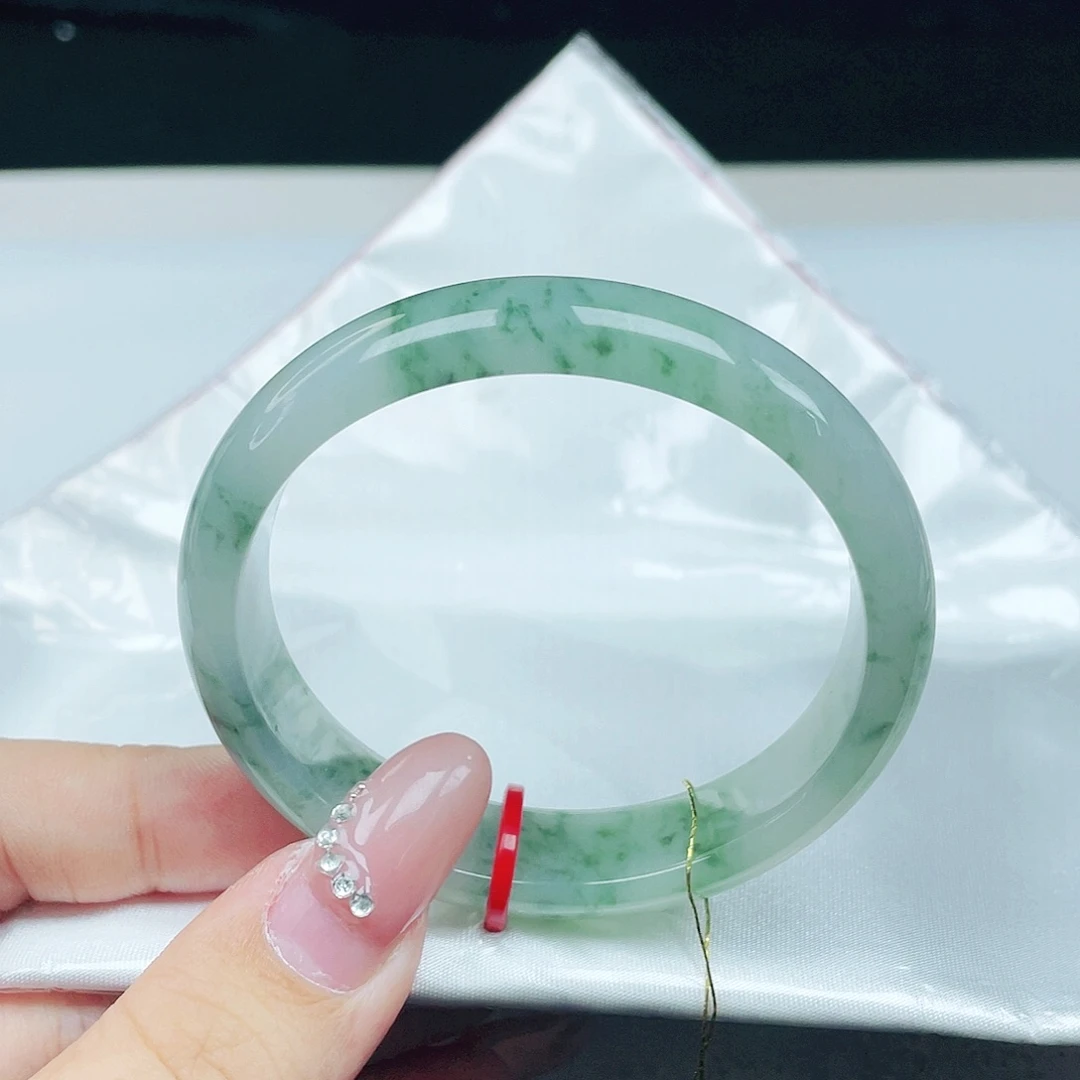 翡翠未镶嵌手镯 贵妃53+