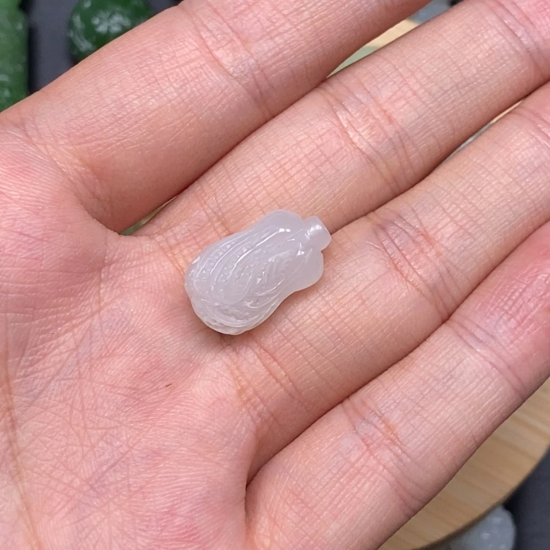 听***雨和田玉未镶嵌颈饰