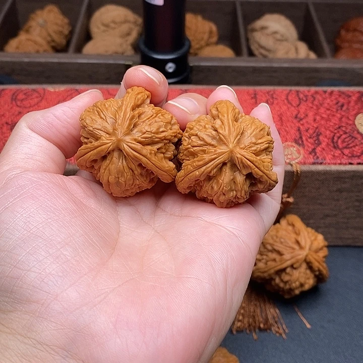 钱***爺文玩核桃把件白奔
